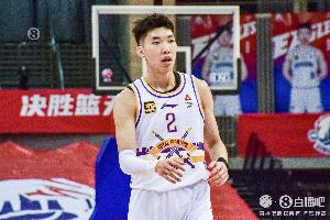 直播吧：廖三宁崴脚情况不太好 是否能出战G2未确定