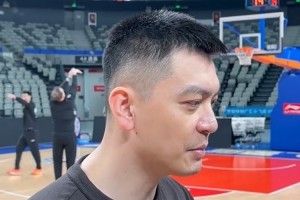 杨鸣：季后赛中强度和冲击力都很重要 韩德君今晚还是不能出战