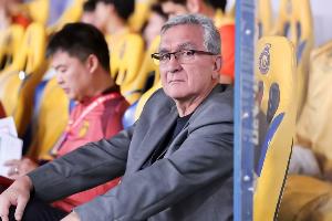 伊万笑对印尼媒体：我有10个前锋可用 一直很乐观