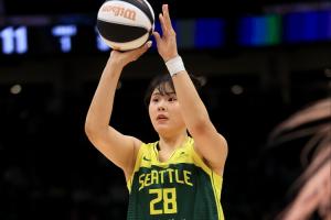 🤬5中0打26分钟！7中1打12分钟😭李月汝6分钟6分被死死摁住！