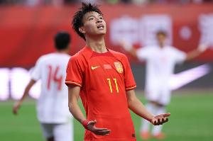 足球报：张玉宁、塞尔吉尼奥位置稳固，王钰栋大概率首发