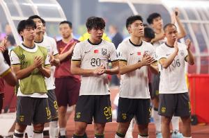 足球报：国足战巴林争胜仍是首要目标，会给年轻人更多的机会