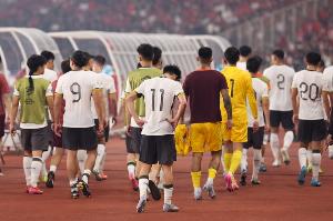 😩阿斯报吐槽国足：14亿人找不出23个世界杯球员，扩军仍然无缘